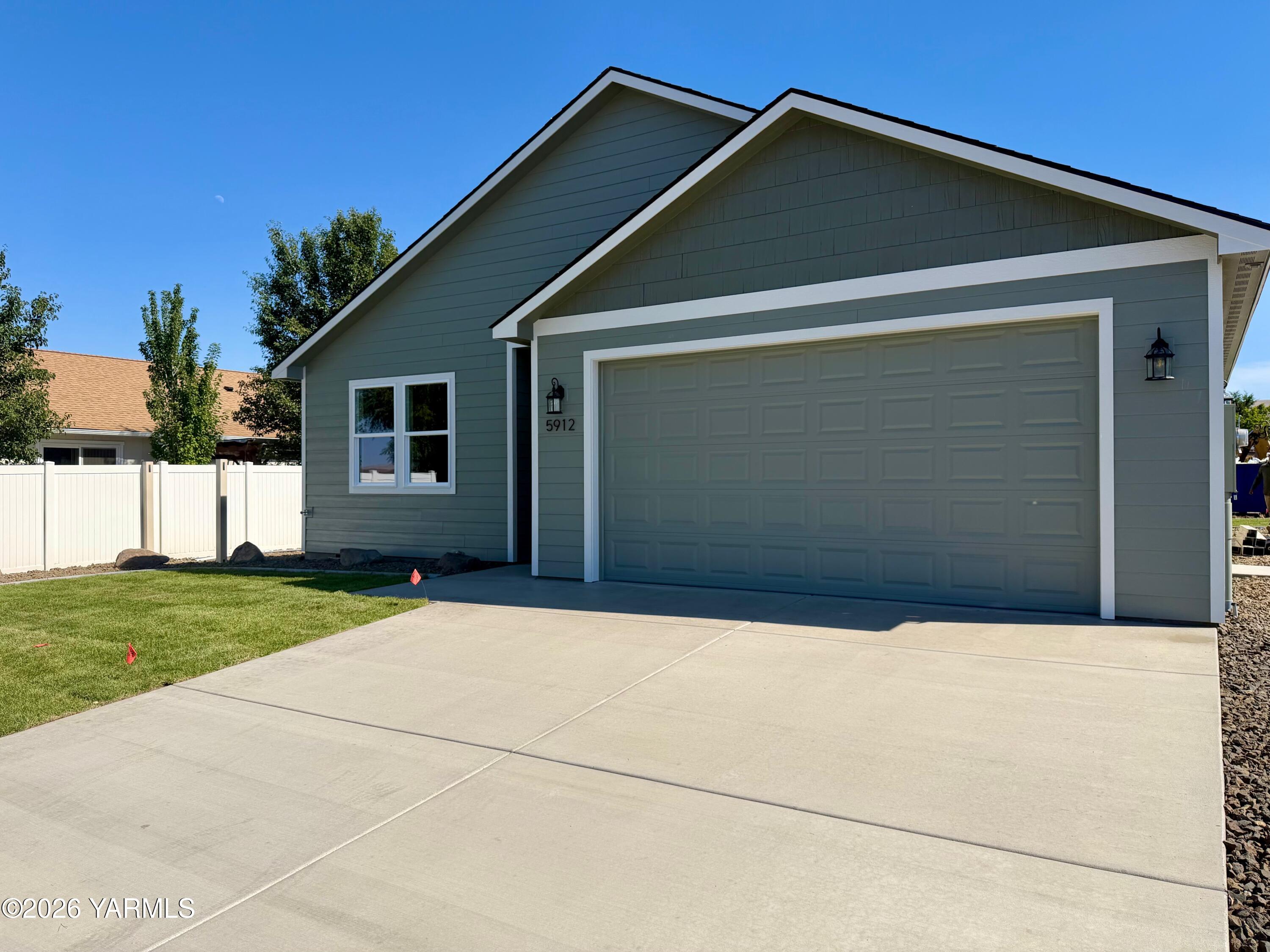 5912 Crestfields Road Yakima, WA 98903 - Photo 3 of 29 outsidefrontc