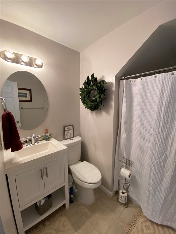 101 North Foxglove Road Westminster, SC 29693 - Photo 17 of 49 Main floor full bathroom