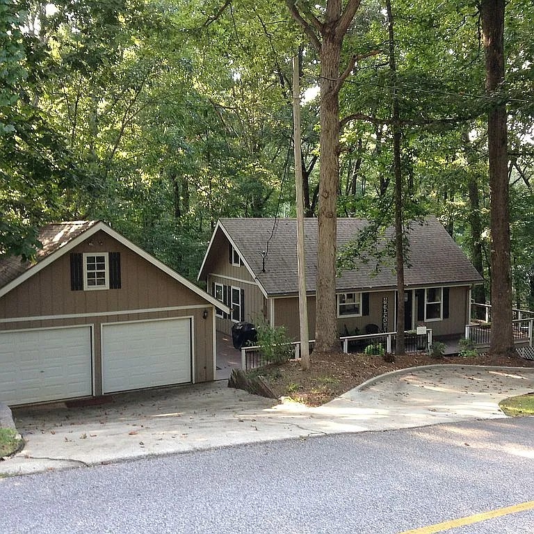 101 North Foxglove Road Westminster, SC 29693 - Photo 5 of 49 Street view, corner lot, wooded