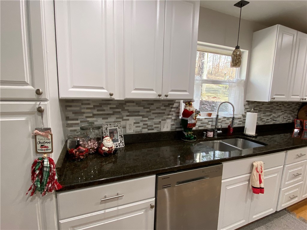 101 North Foxglove Road Westminster, SC 29693 - Photo 7 of 49 Gallery Image 7
