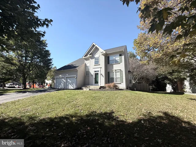 a front view of house with yard