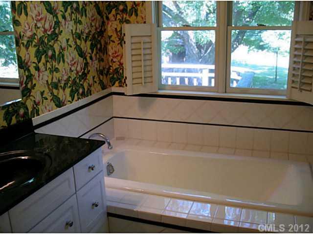7017 Neal Road Charlotte, NC 28262 - Photo 10 of 16 Gallery Image 10