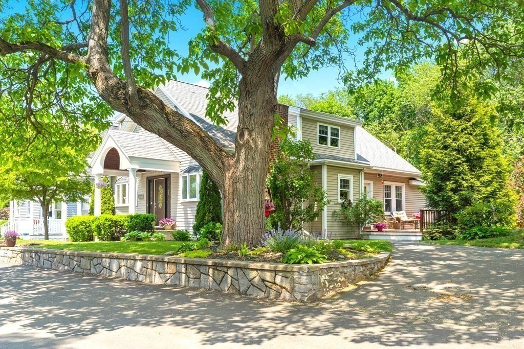 8 Freeman Road Salem, MA 01970 - Photo 2 of 36 Gallery Image 2