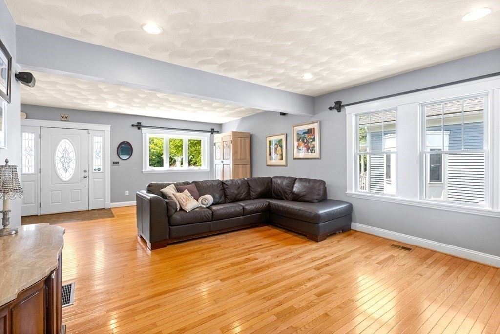 8 Freeman Road Salem, MA 01970 - Photo 5 of 36 Gallery Image 5