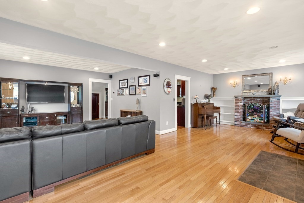 8 Freeman Road Salem, MA 01970 - Photo 6 of 36 Gallery Image 6