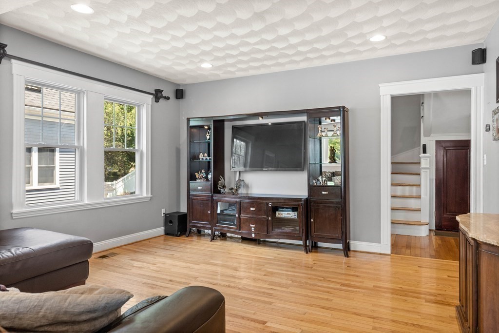 8 Freeman Road Salem, MA 01970 - Photo 8 of 36 Gallery Image 8