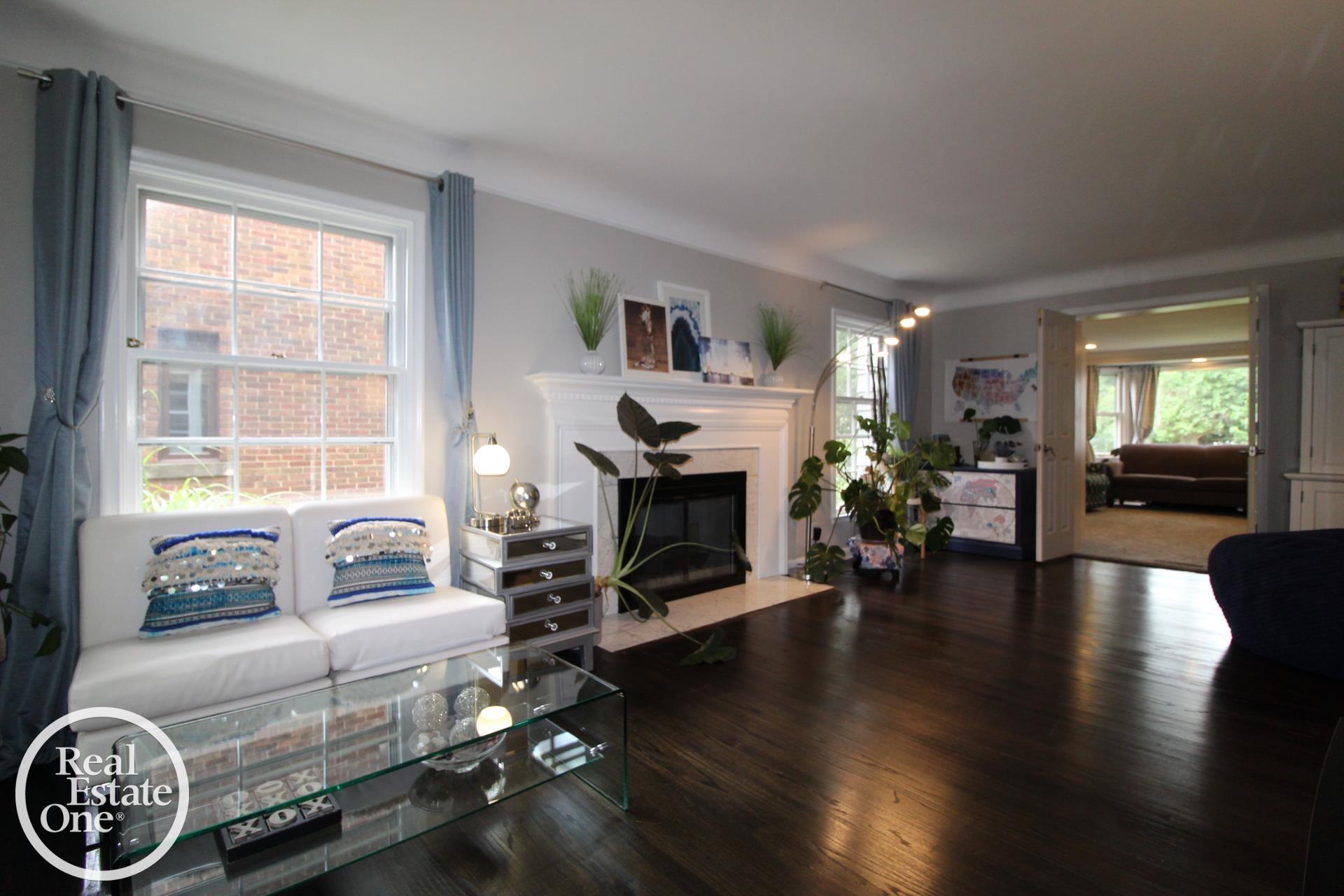 1337 Bishop Road Grosse Pointe, MI 48230 - Photo 5 of 52 50180881-c787b5d0-bc10-4bc4-98c3-79dc21a59465.JPG