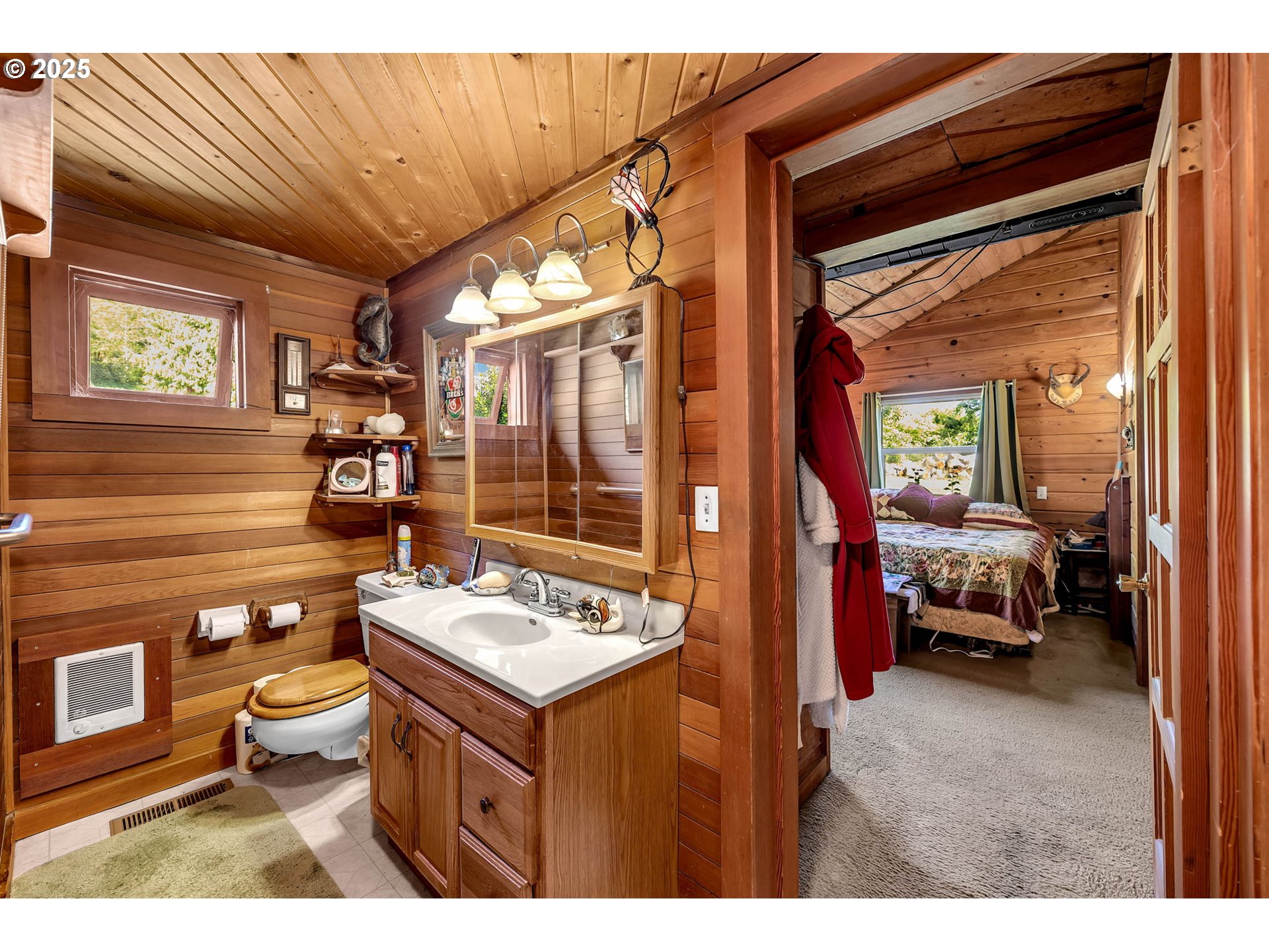 14840 Condor Road Cloverdale, OR 97112 - Photo 18 of 45 Owner's Suite Bathroom