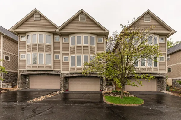 $329,000 | 215 Old Creek Drive, Saline, MI 48176