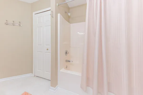 $329,000 | 215 Old Creek Drive, Saline, MI 48176