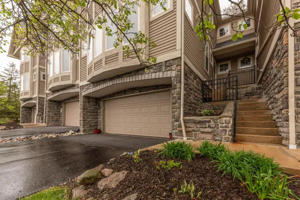 $329,000 | 215 Old Creek Drive, Saline, MI 48176