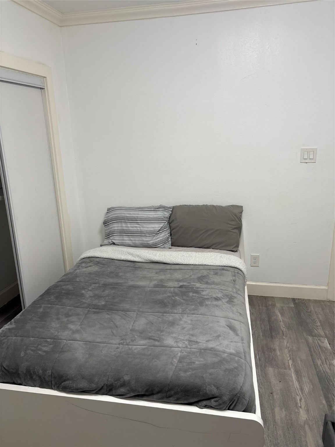 3021 Gray Street Houston, TX 77004 - Photo 16 of 37 a bedroom with a bed