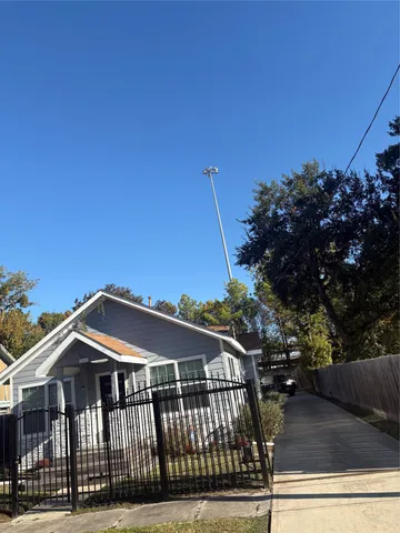 $3,975 | 3021 Gray Street, Houston, TX 77004