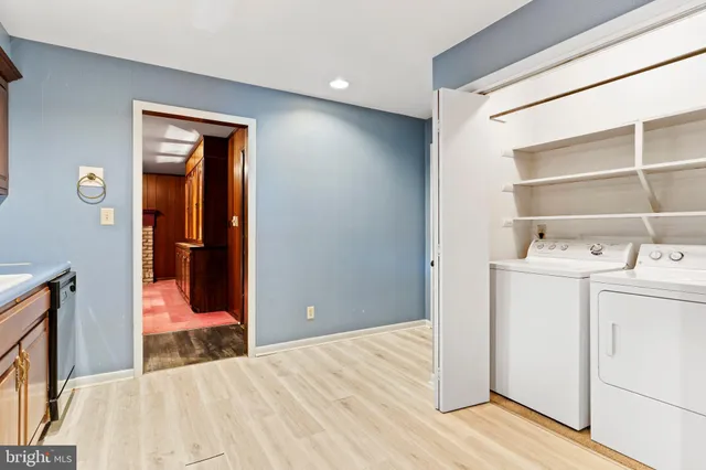 a view of utility room