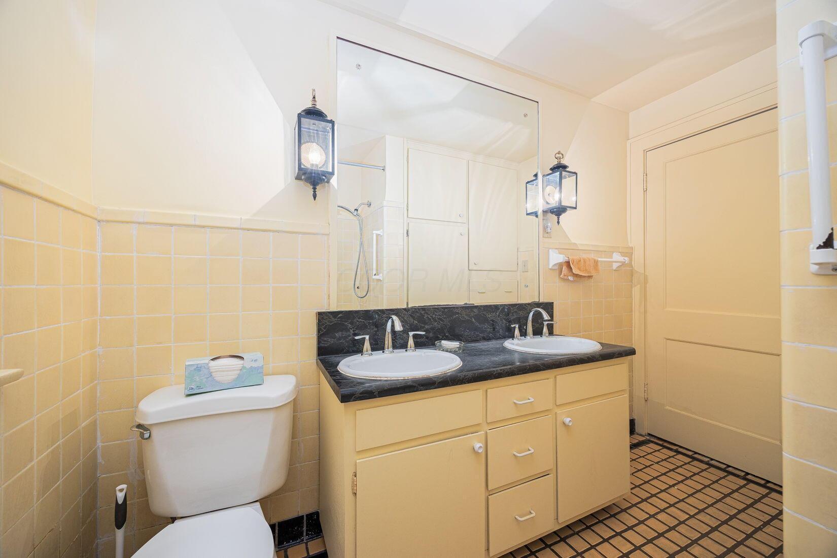 2619 Bexley Park Road Columbus, OH 43209 - Photo 30 of 39 Full Bath