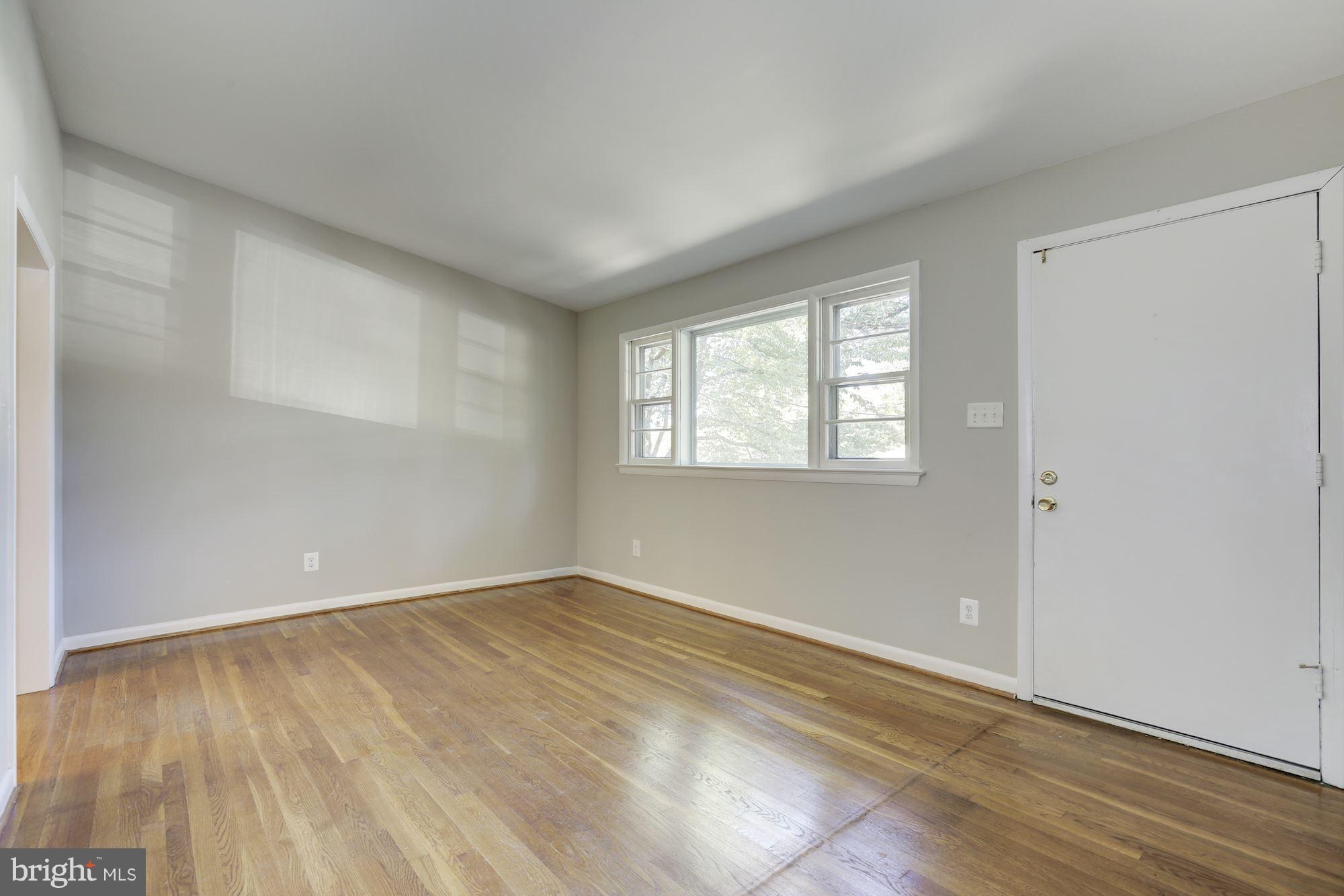 3512 Murdock Road Kensington, MD 20895 - Photo 3 of 30 Living Room