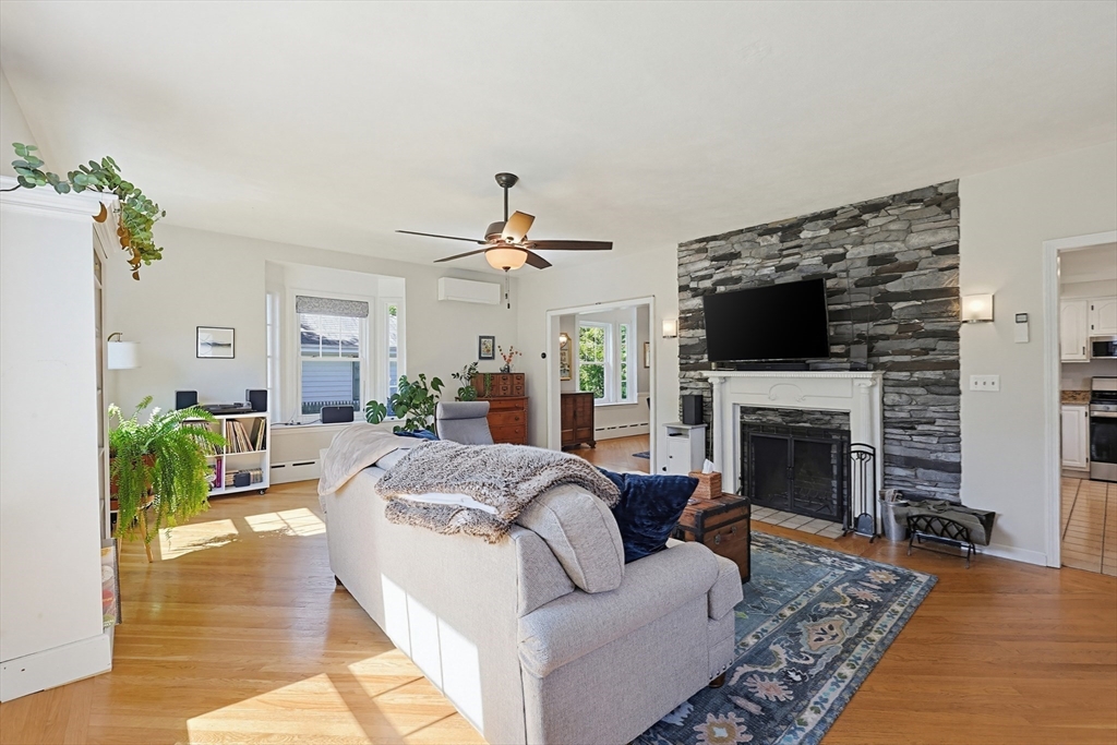 9 Commonwealth Avenue Dedham, MA 02026 - Photo 3 of 37