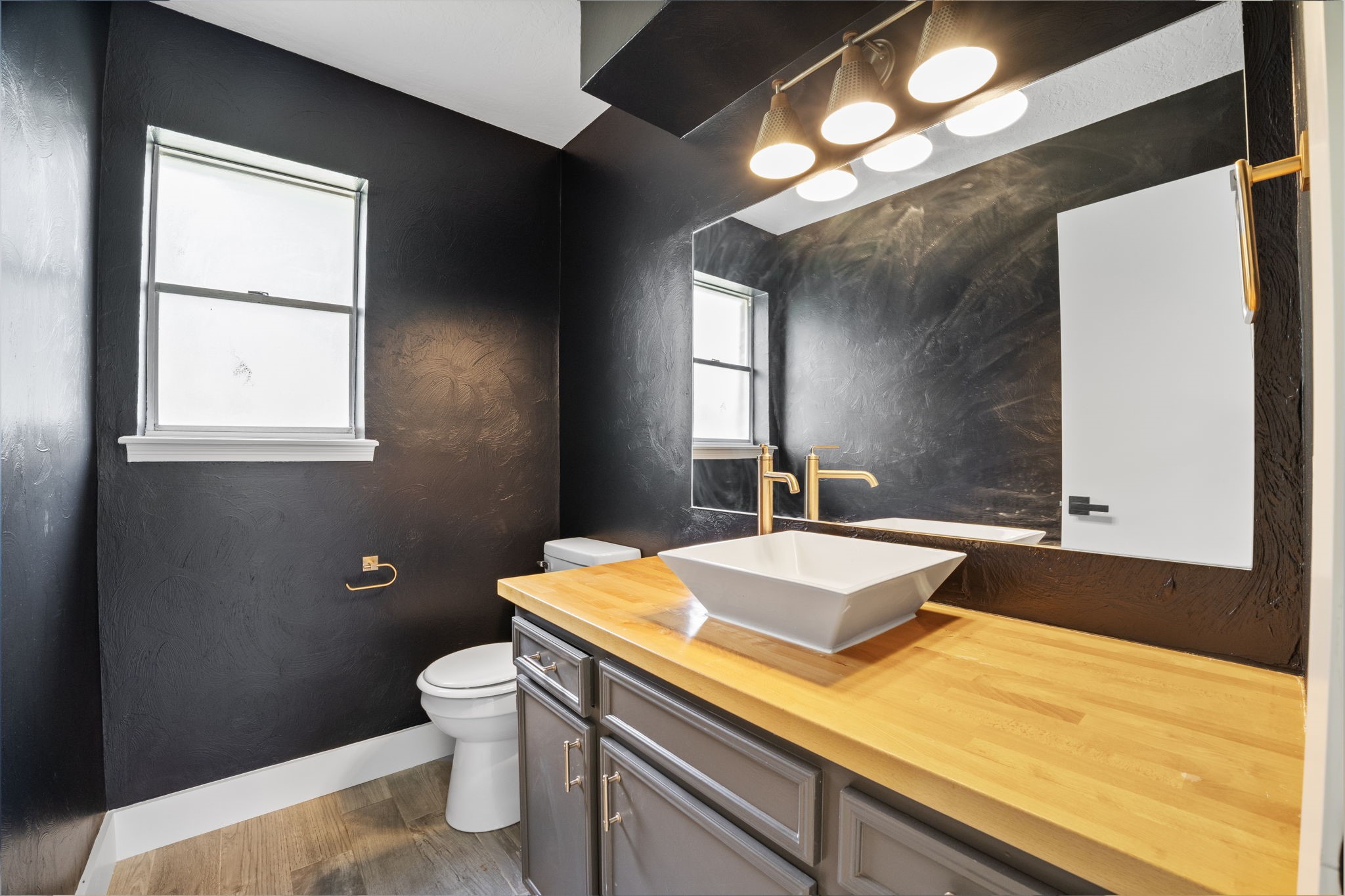 8131 Theisswood Road Spring, TX 77379 - Photo 17 of 31 Half bath on the first floor