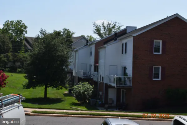 $2,200 | 6174 Strasburg Drive, Centreville, VA 20121