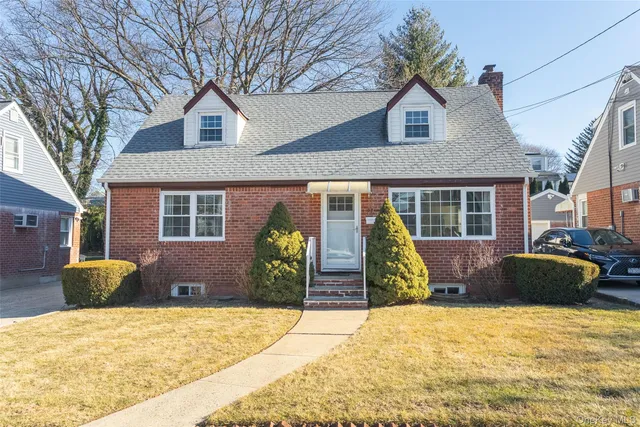 $988,000 | 57 Chaffee Avenue, Albertson, NY 11507