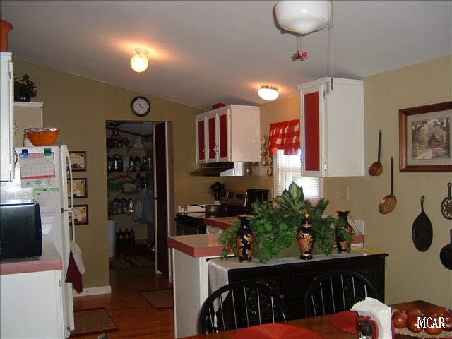9835 Ferder Road Maybee, MI 48159 - Photo 7 of 20 Dining room into kit