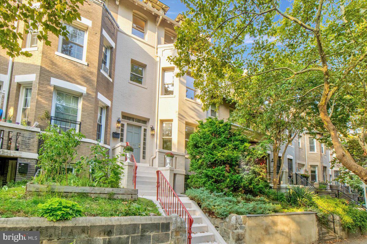 1133 Columbia Road Northwest Washington, DC 20009 - Photo 2 of 57