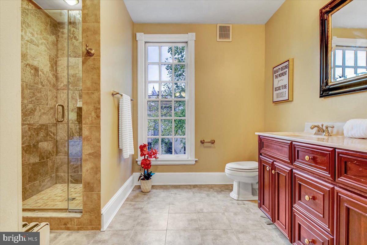 1133 Columbia Road Northwest Washington, DC 20009 - Photo 22 of 57 Large master bath