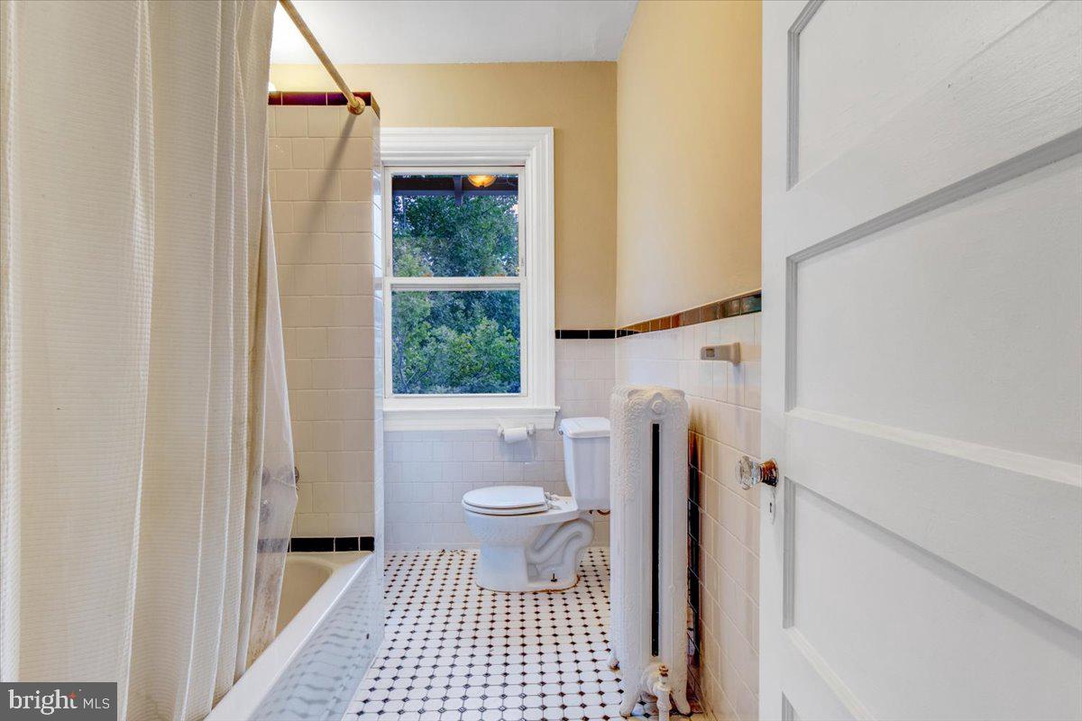 1133 Columbia Road Northwest Washington, DC 20009 - Photo 29 of 57 2nd-floor main bath