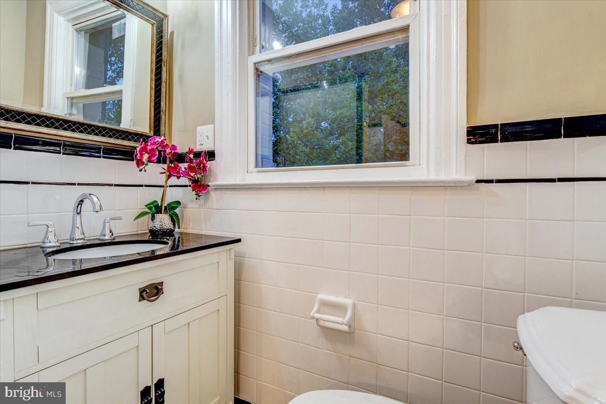 1133 Columbia Road Northwest Washington, DC 20009 - Photo 39 of 57 main bath