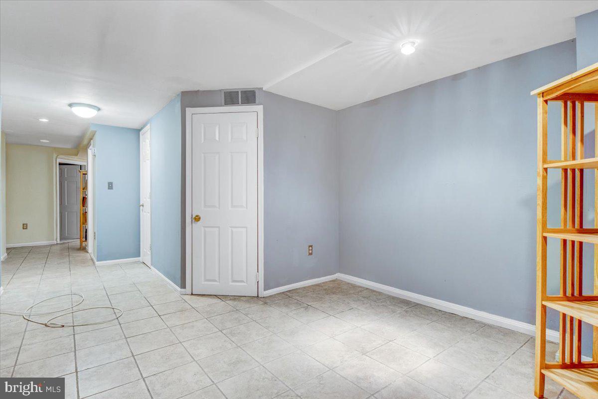 1133 Columbia Road Northwest Washington, DC 20009 - Photo 43 of 57 In-law suite living room