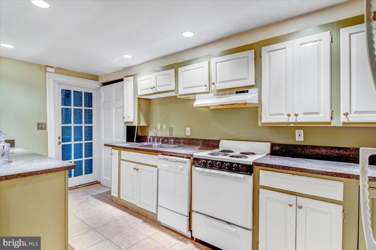 1133 Columbia Road Northwest Washington, DC 20009 - Photo 50 of 57 in-law kitchen