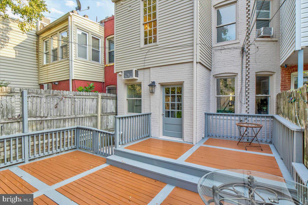 1133 Columbia Road Northwest Washington, DC 20009 - Photo 53 of 57 2-tiered deck