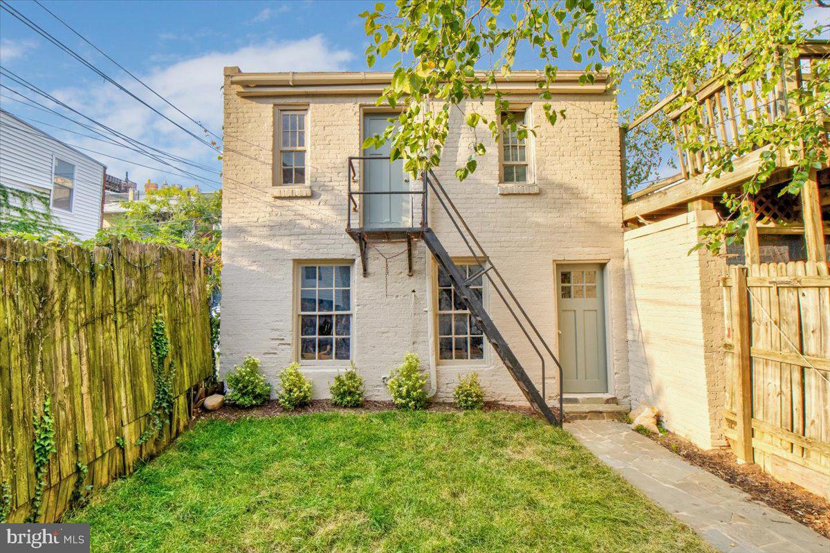 1133 Columbia Road Northwest Washington, DC 20009 - Photo 56 of 57 Nice level yard