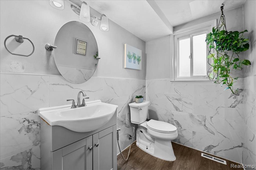 6716 Rosedale Boulevard Allen Park, MI 48101 - Photo 12 of 31 GetMedia-11