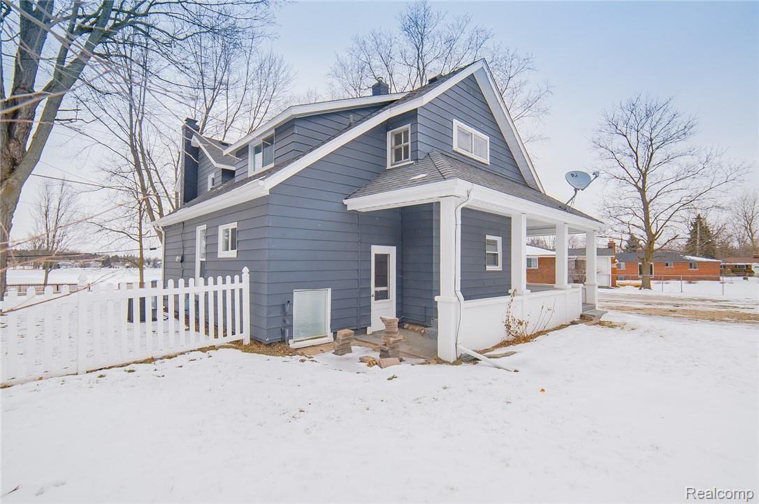 2193 South Long Lake Road Fenton, MI 48430 - Photo 56 of 62 2193 S Long Lake-58.jpg
