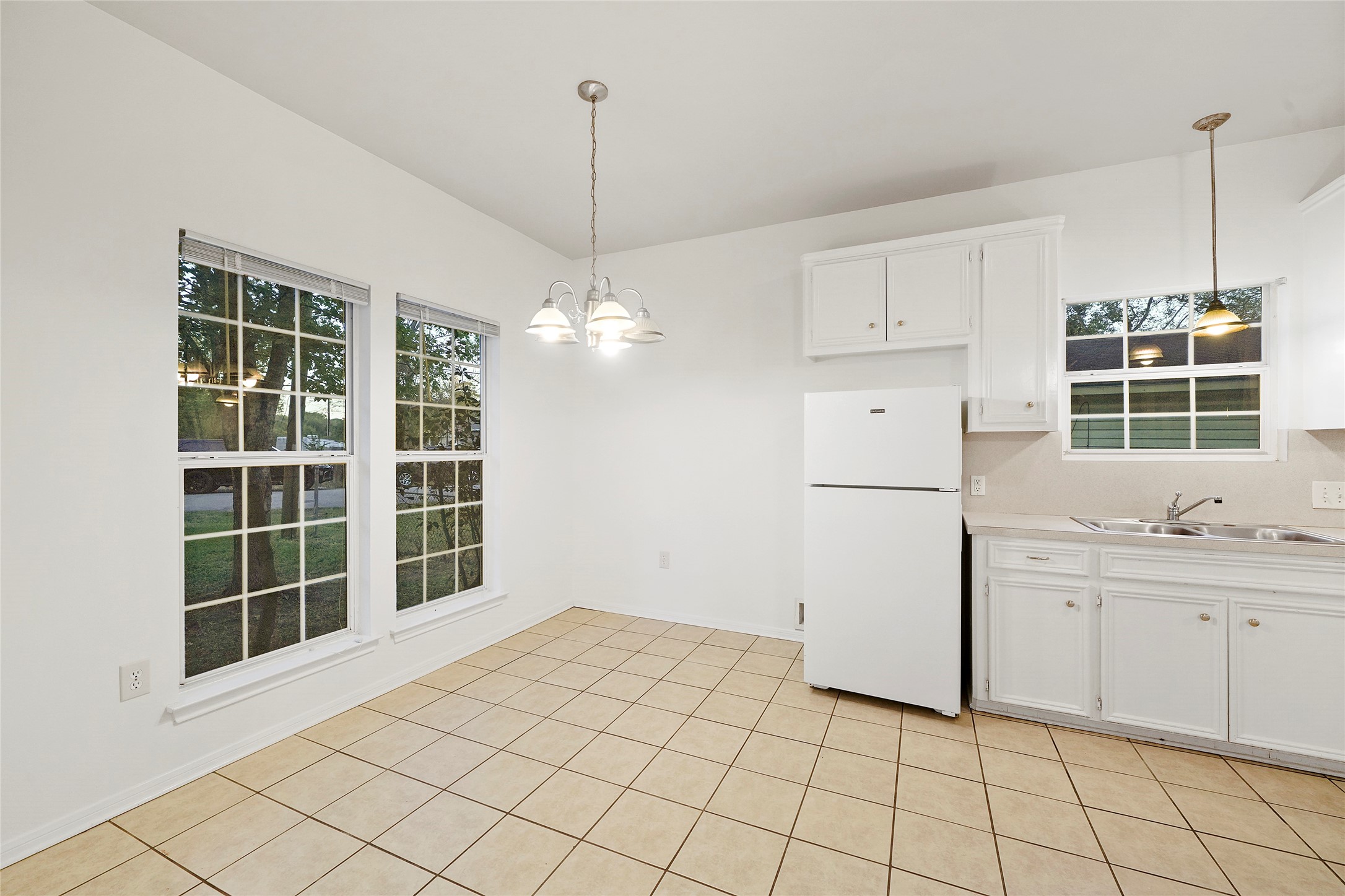 5502 Finch Street, Unit B Houston, TX 77028 - Photo 17 of 37 a view of a kitchen with windows