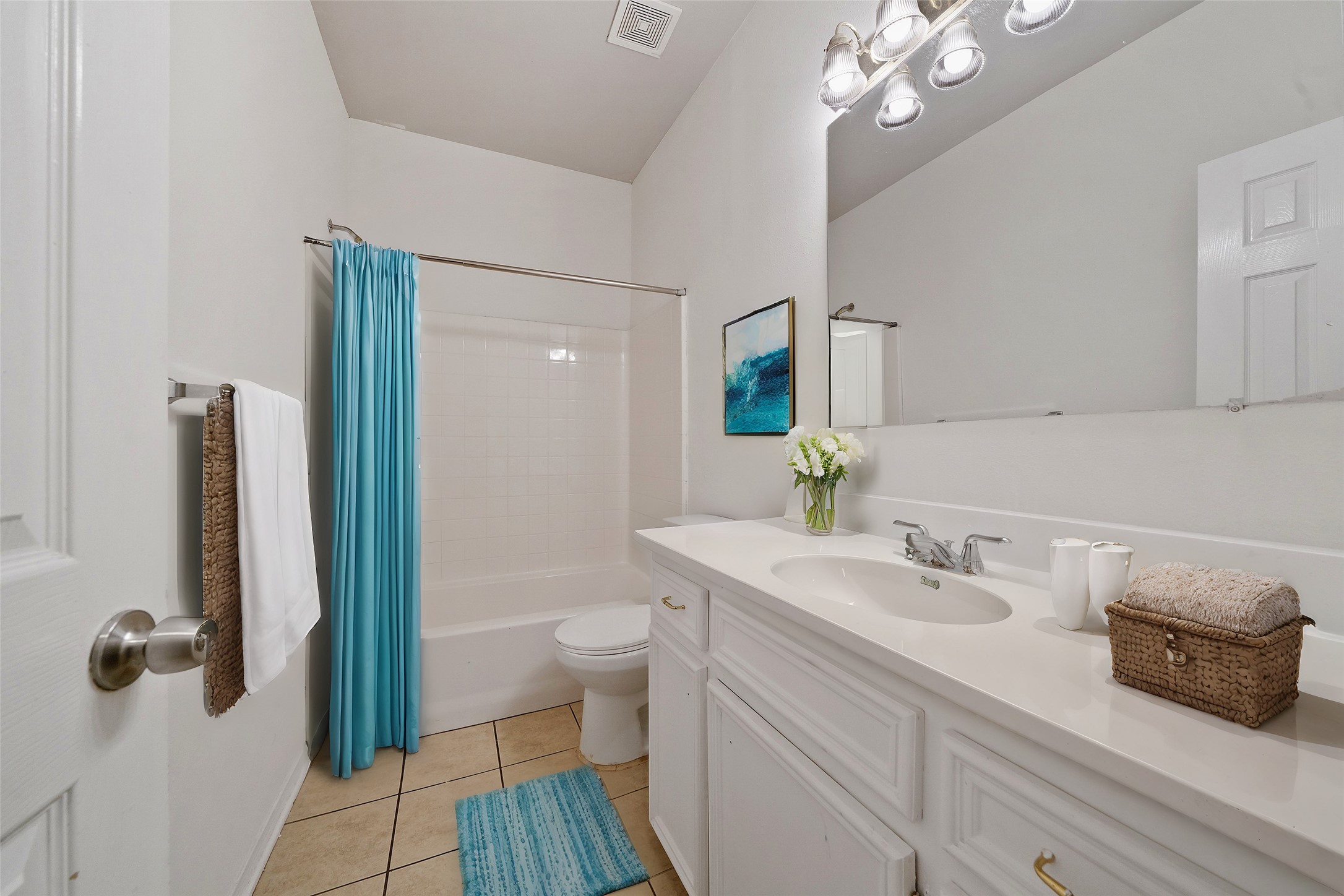 5502 Finch Street, Unit B Houston, TX 77028 - Photo 32 of 37 a bathroom with a sink a toilet and shower