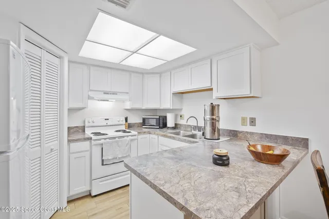 $1,400 | 4133 Cedar Creek Circle, Unit 303, Merritt Island, FL 32953