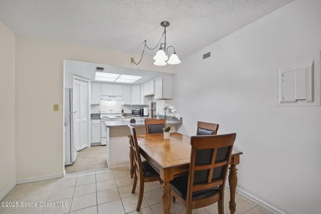 $1,400 | 4133 Cedar Creek Circle, Unit 303, Merritt Island, FL 32953