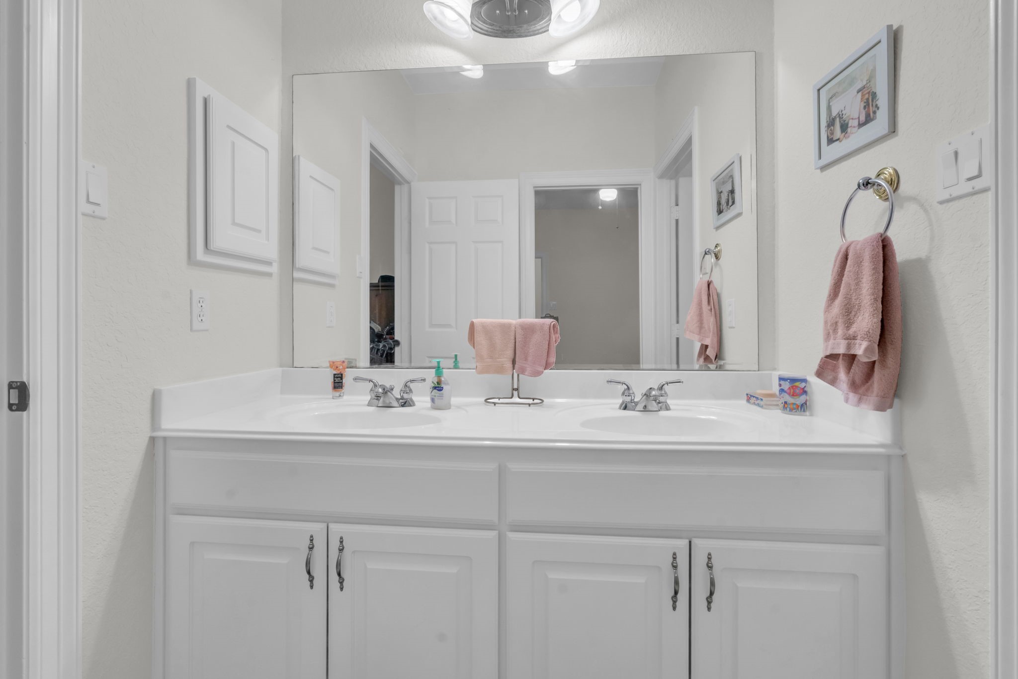 15501 Victoria's Way Montgomery, TX 77316 - Photo 28 of 36 Double sinks in extra bathroom.