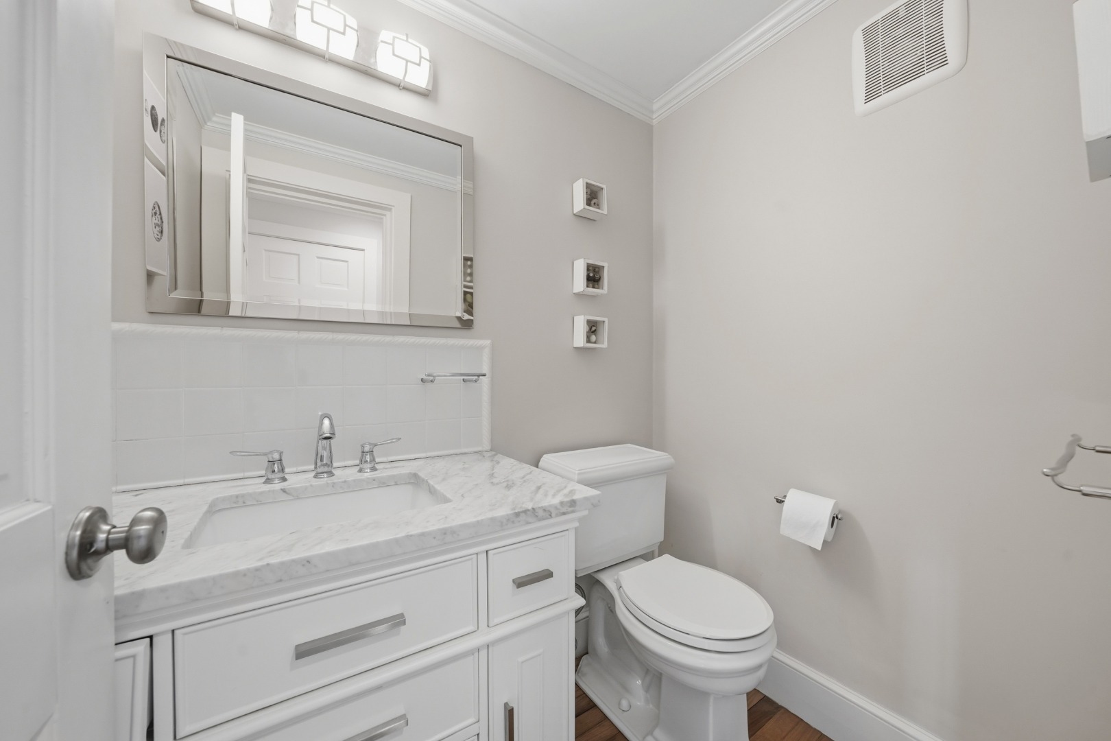4 Flintlock Road Nantucket, MA 02554 - Photo 20 of 62 first floor powder room