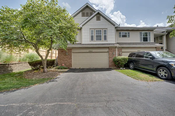 $2,795 | 2963 Saganashkee Lane, Unit 2963, Naperville, IL 60564