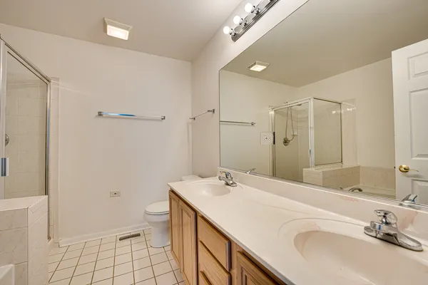 $2,795 | 2963 Saganashkee Lane, Unit 2963, Naperville, IL 60564