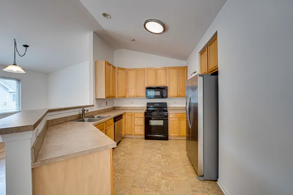 $2,795 | 2963 Saganashkee Lane, Unit 2963, Naperville, IL 60564