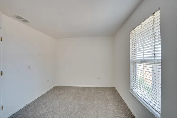 $2,795 | 2963 Saganashkee Lane, Unit 2963, Naperville, IL 60564