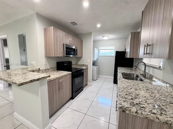 $2,800 | 206 Northwest 5th Avenue, Dania Beach, FL 33004