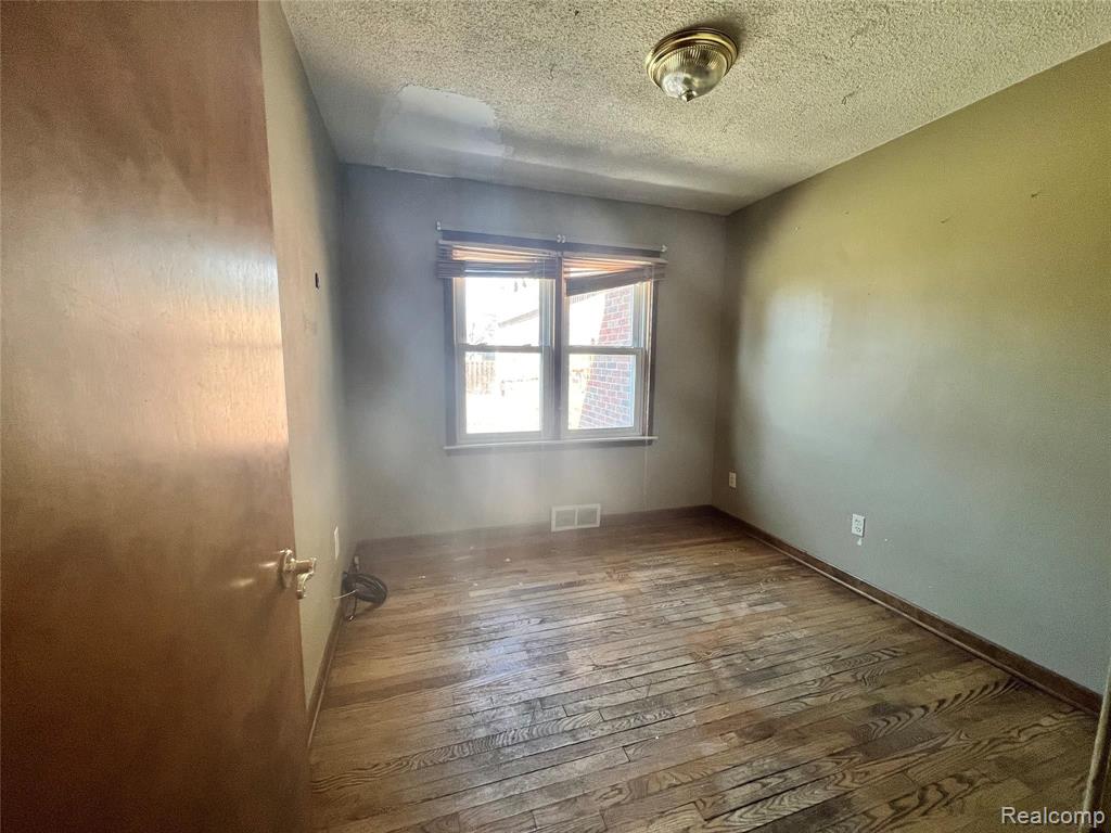 22815 Rausch Avenue Eastpointe, MI 48021 - Photo 4 of 30
