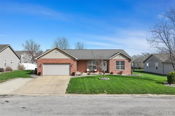 $351,750 | 15 Rosewood Lane, Aviston, IL 62216