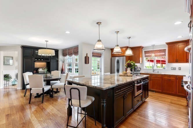 4 Violet Road Billerica, MA 01821 - Photo 5 of 40
