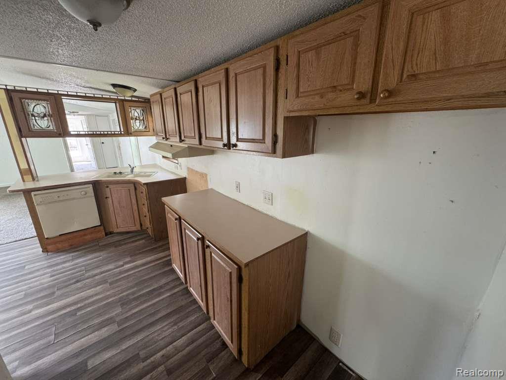 4404 Davison Road Burton, MI 48509 - Photo 12 of 17 12.jpeg
